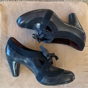 Indigo by Clark’s lace up Oxford heels